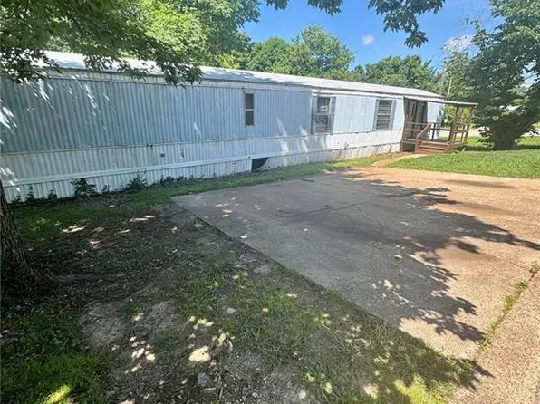 790 Fieldcrest Dr, Fenton, MO 63026