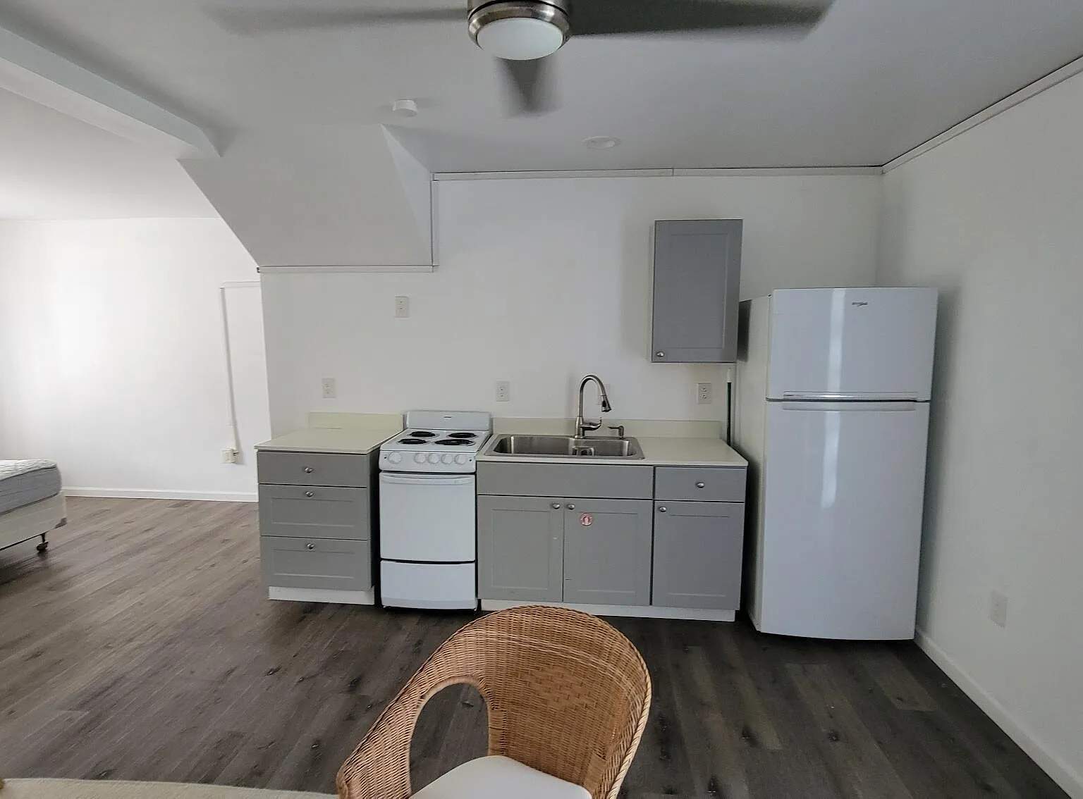 Studio, $1,300 — Photo 3