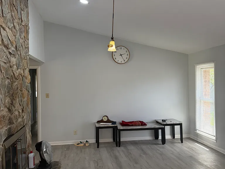 704 Meadowood St — Photo 2
