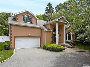 45 Hillside Ln, Syosset, NY 11791