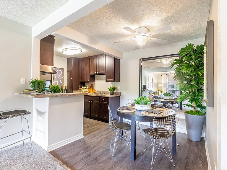 CASA GRANDE APARTMENT HOMES — Photo 38
