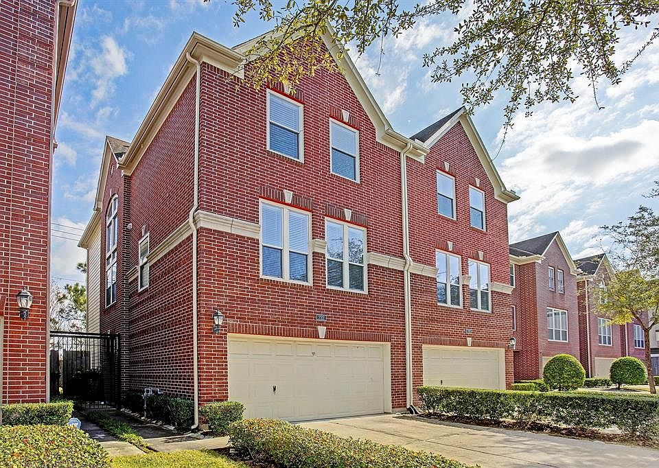 1st image of 722 E Heights Hollow Ln