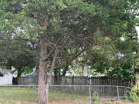 3rd image of 1167 N Livingston Ave