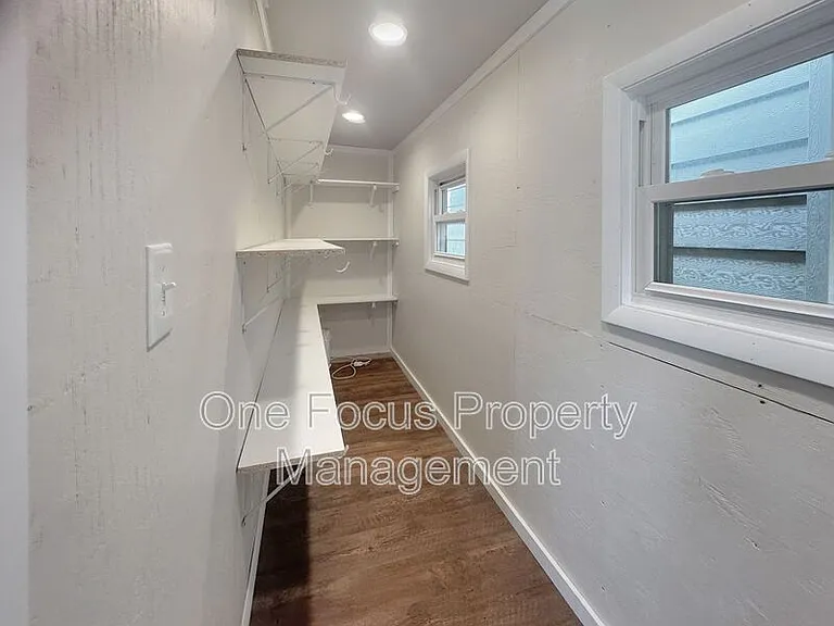 16 N Jones St — Photo 2