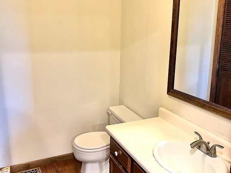 1013 S Cedar St — Photo 8
