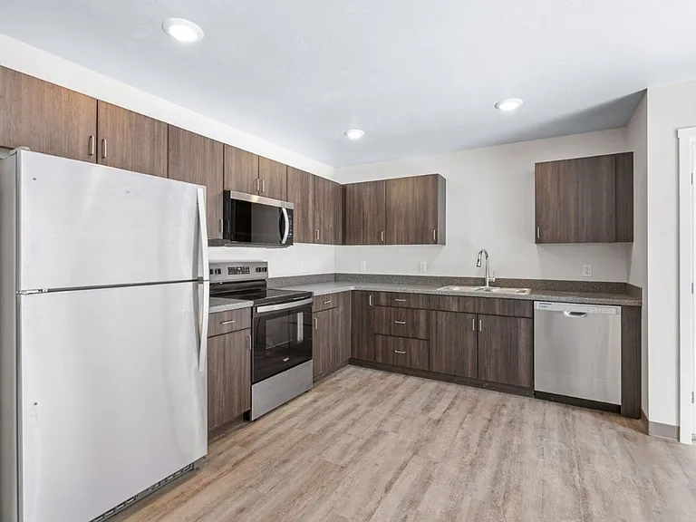 352 Deschane Ave — Photo 4