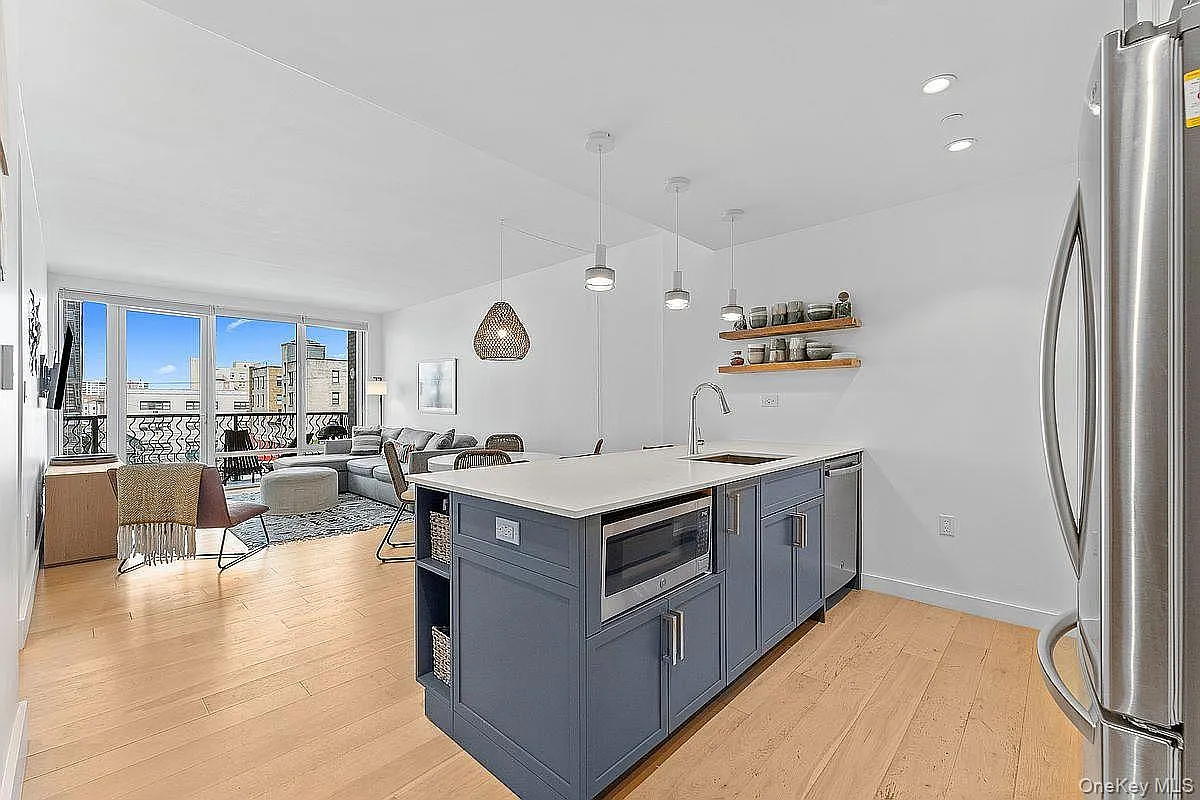 2 bed, 2.0 bath, 1106 sqft, $3,800 — Photo 2