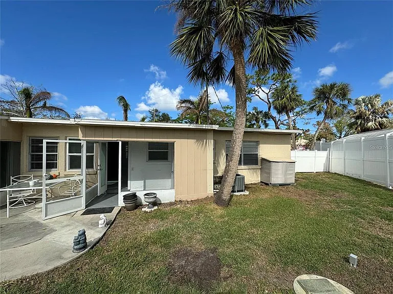 301 W Colonia Ln — Photo 15