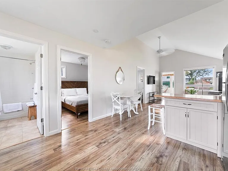 864 Lawrence Dr — Photo 8