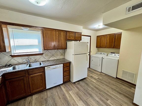 4th image of 701-711 S Foster Ave