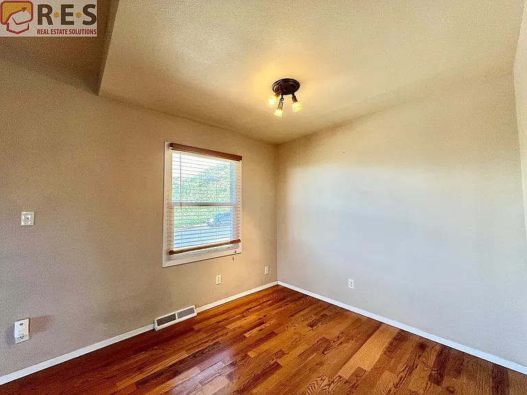 2739 Straus Ln — Photo 12