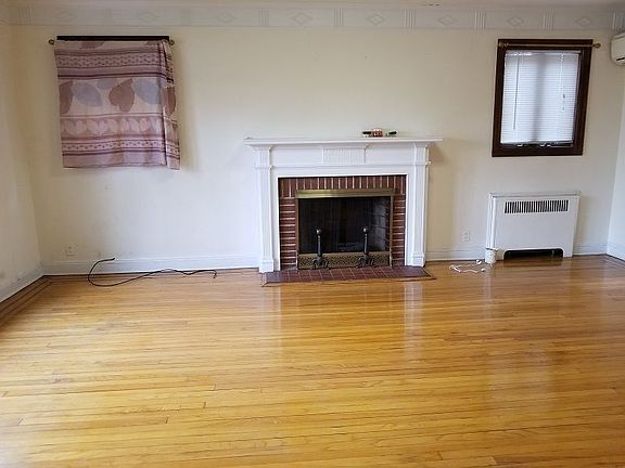 3rd image of 6418 Cromwell Cres