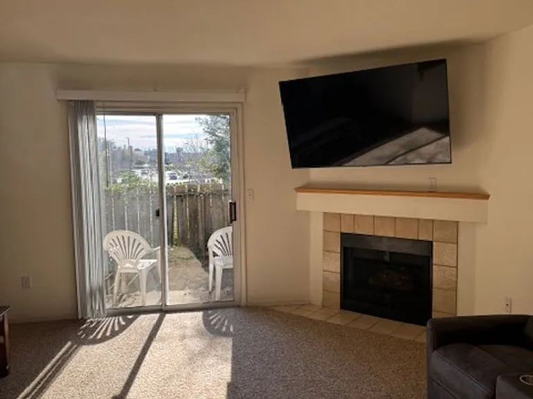 1425 Serrano Pl — Photo 7
