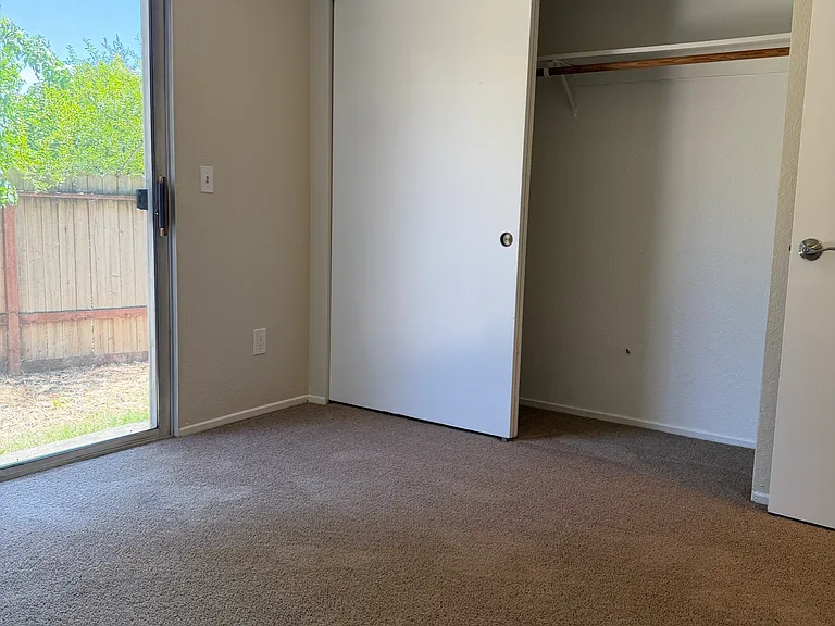North Dutton Place Apartments — Photo 34