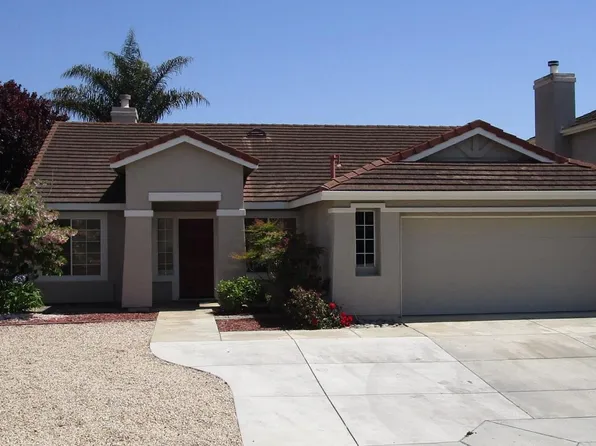 10 Saguaro Cir, Salinas, CA 93905