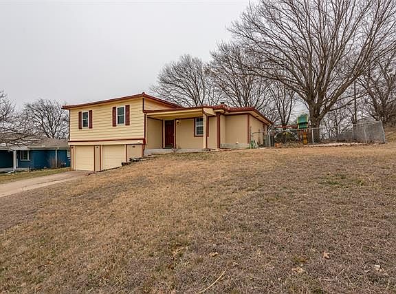 4th image of 729 Pemberton Dr