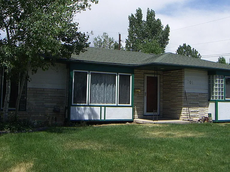 701 S Miller Ave — Photo 1