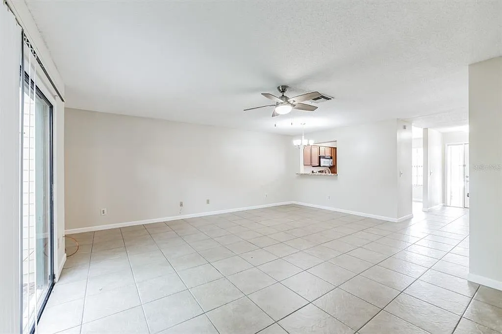 3 bed, 2.5 bath, 1358 sqft, $2,199 — Photo 3