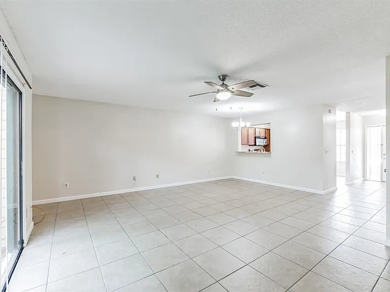 2748 Candlewood Ct — Photo 3