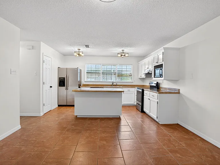 7832 Hilo Pl — Photo 16