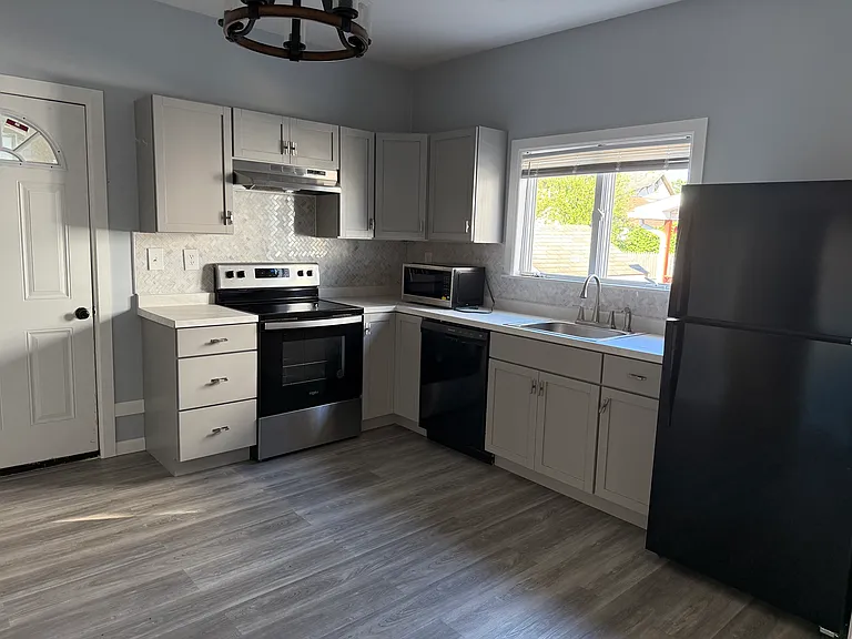 613 Plymouth Pl #1 — Photo 9