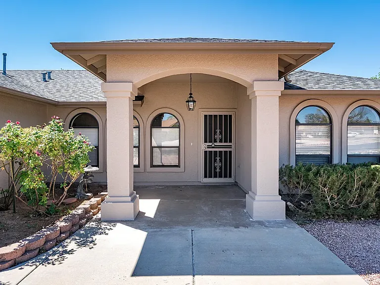 7851 E Marigold Ln — Photo 1