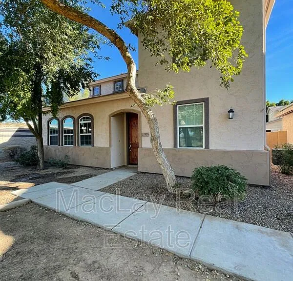 10024 E Isleta Ave — Photo 1