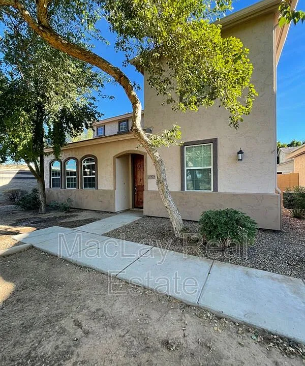10024 E Isleta Ave
