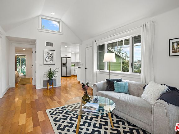 5th image of 2126 Cove Ave