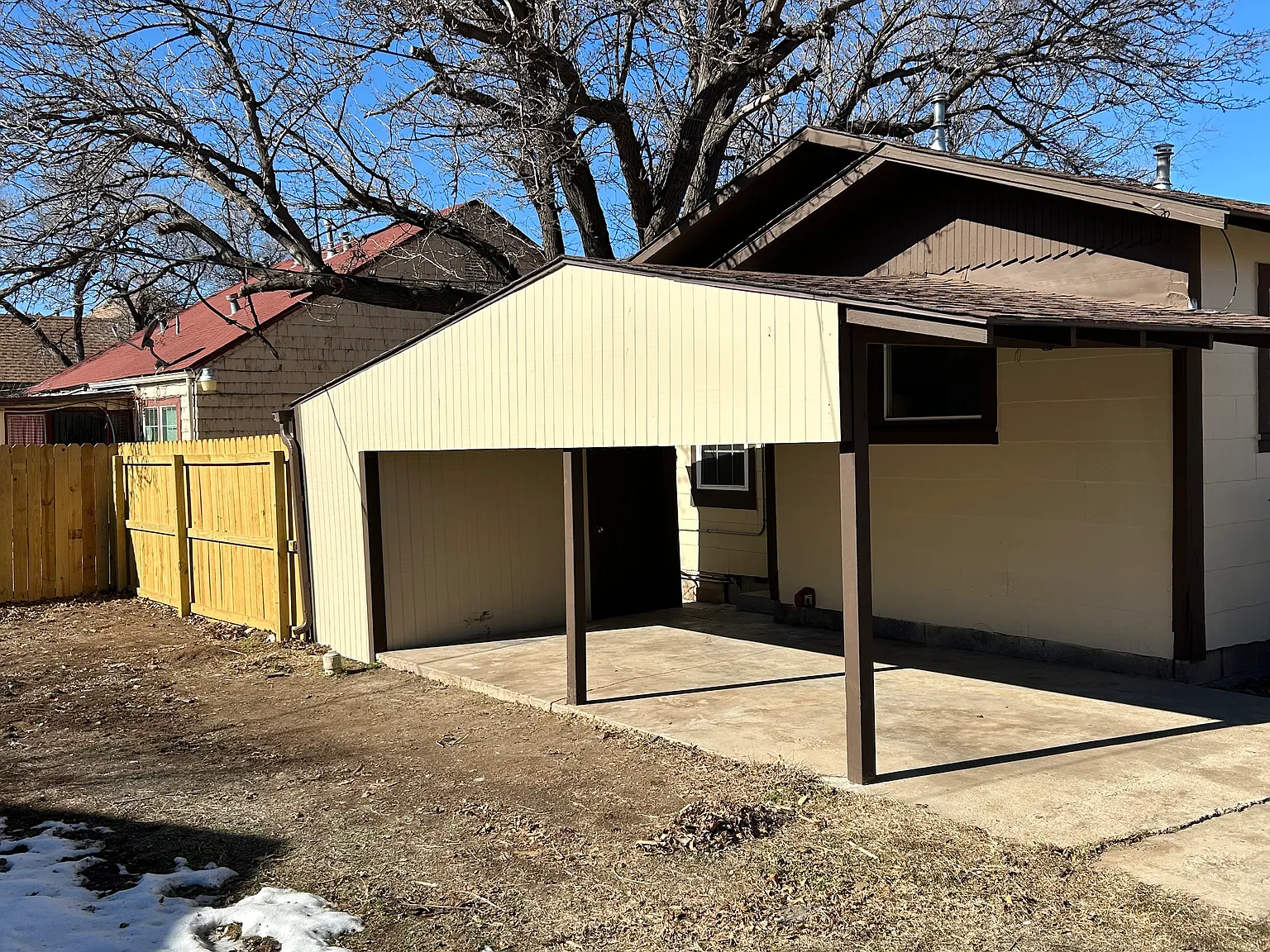 2 bedroom / 1 Bathroom Home — Photo 2
