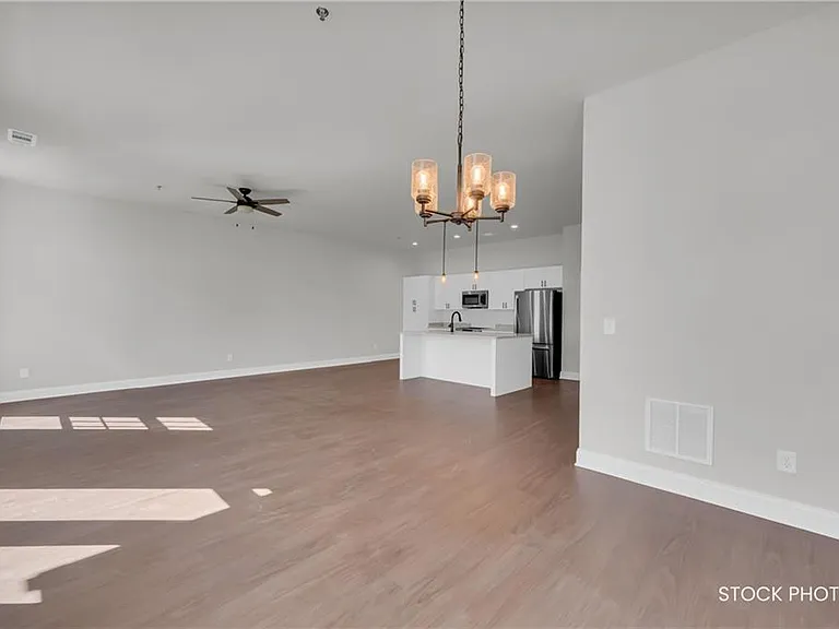 1038 Homestead Way St — Photo 8