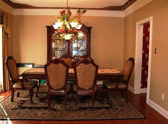 4th image of 1631 Club House Dr
