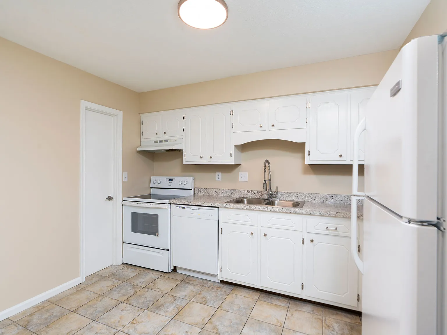 2 bed, 950 sqft, $1,425 — Photo 2