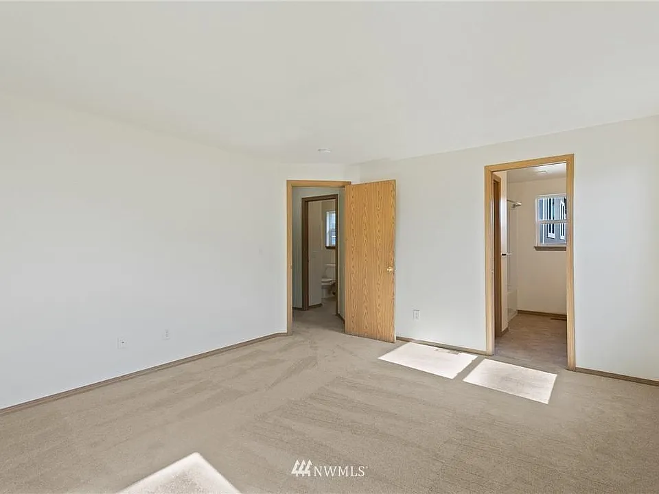 236 Anacortes Pl NE