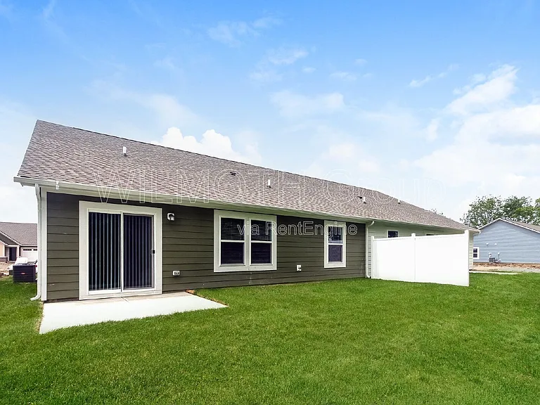 8831 Georgina St — Photo 15