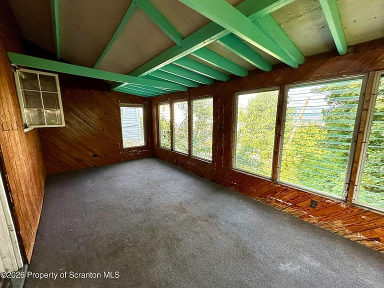 124 Crown Ave — Photo 10