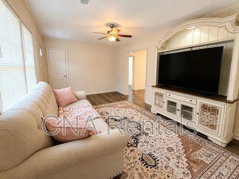 1922 Clearwater Dr SE — Photo 2