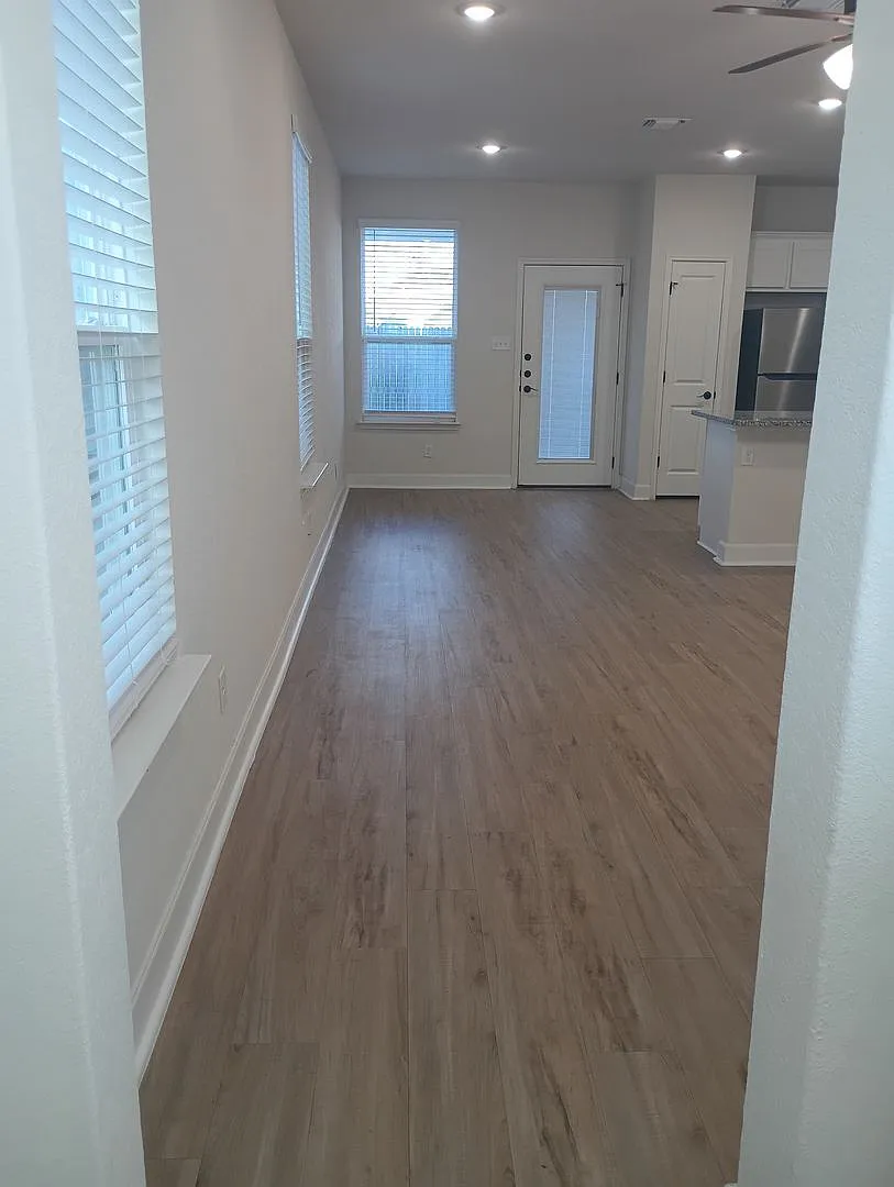 No Carpet! Gated 3 Bedroom Townhome — Photo 2