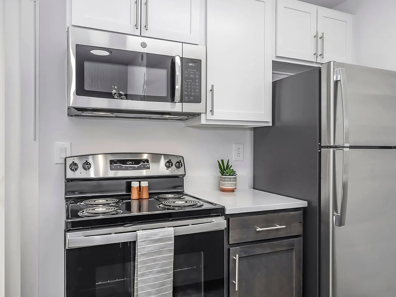 Love Where You Live: Modern 2- and 3-Bedroom Apartments in Beavercreek — Photo 1