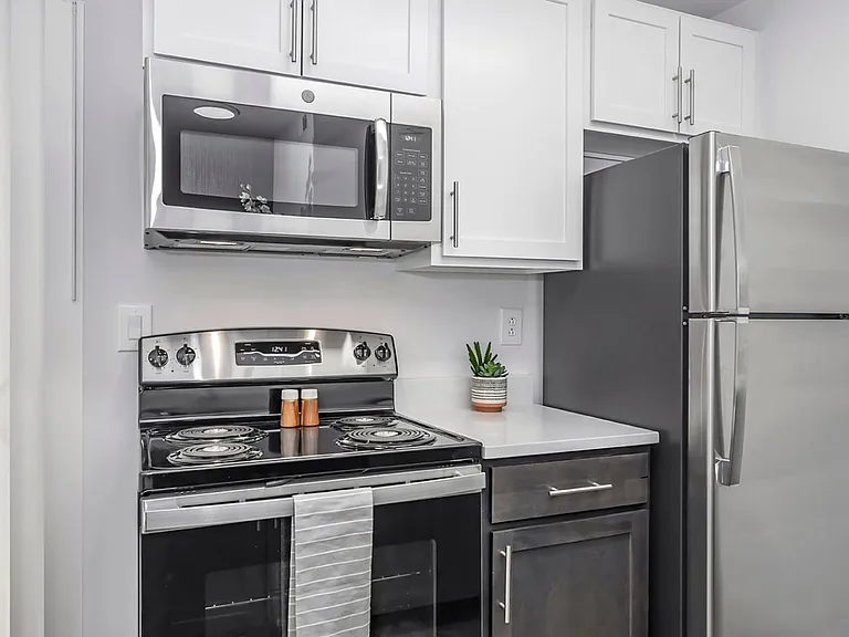 Windsor Place Apartments — Photo 1