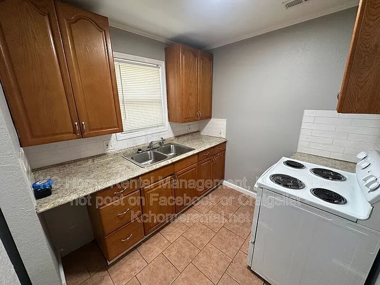 8025 Park Ave — Photo 6