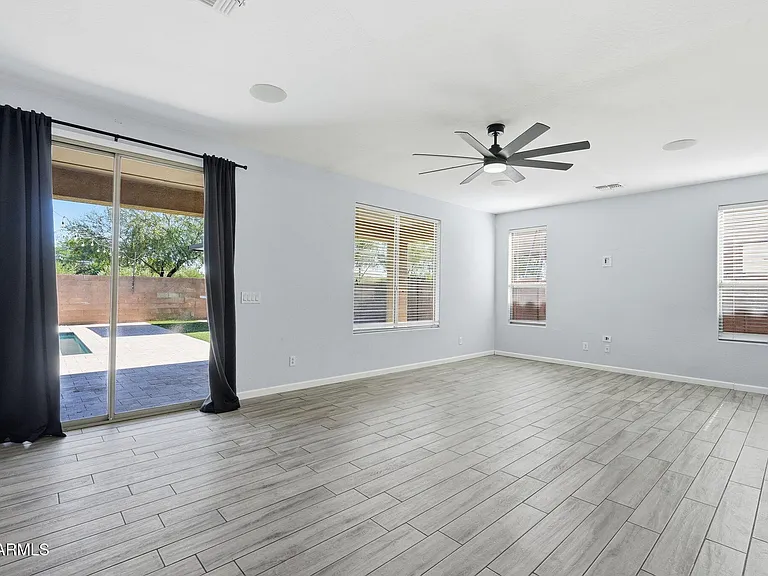 11402 W Alvarado Rd — Photo 11