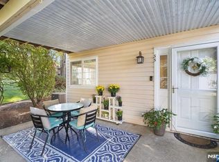 35 Foxwood Ct, Bedminster, NJ 07921