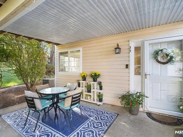 35 Foxwood Ct, Bedminster, NJ 07921