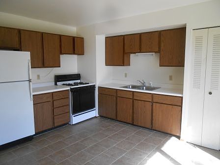3rd image of 675 S Vermillion St #675