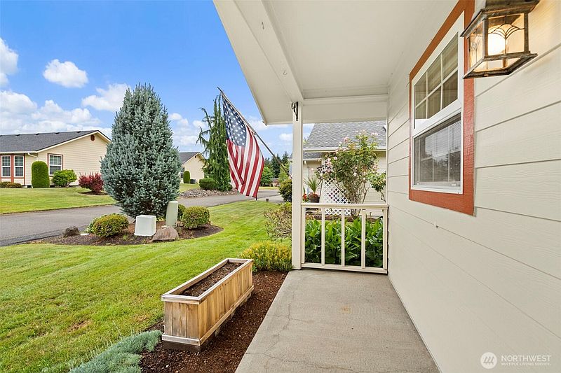 3rd image of 1182 Emerson Lane
