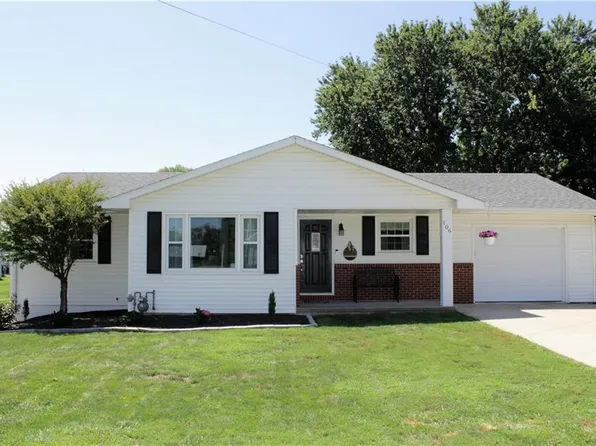 106 E William St, Savannah, MO 64485