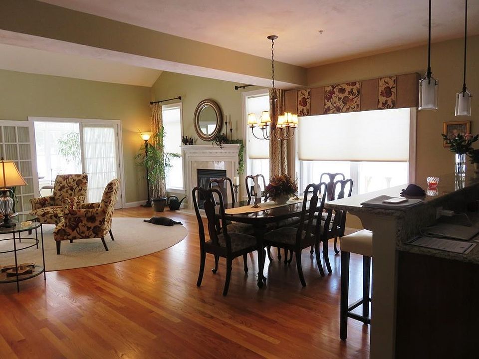 1st image of 12 Fairway Dr #12