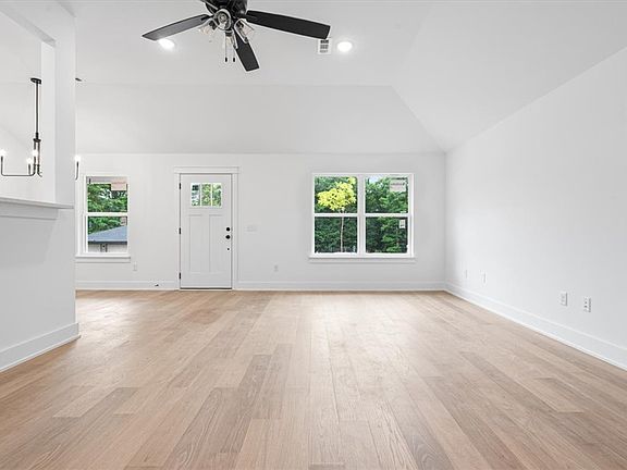 5th image of 15 Berwick Ln