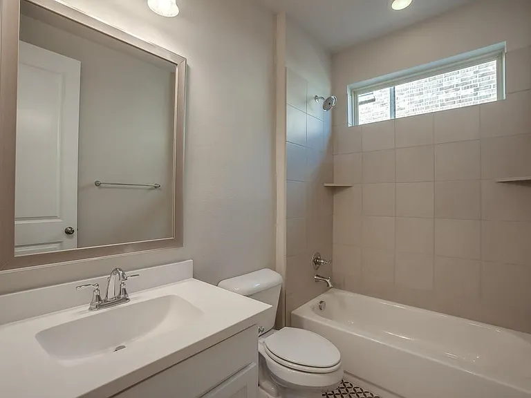 736 Carlisle Dr — Photo 6